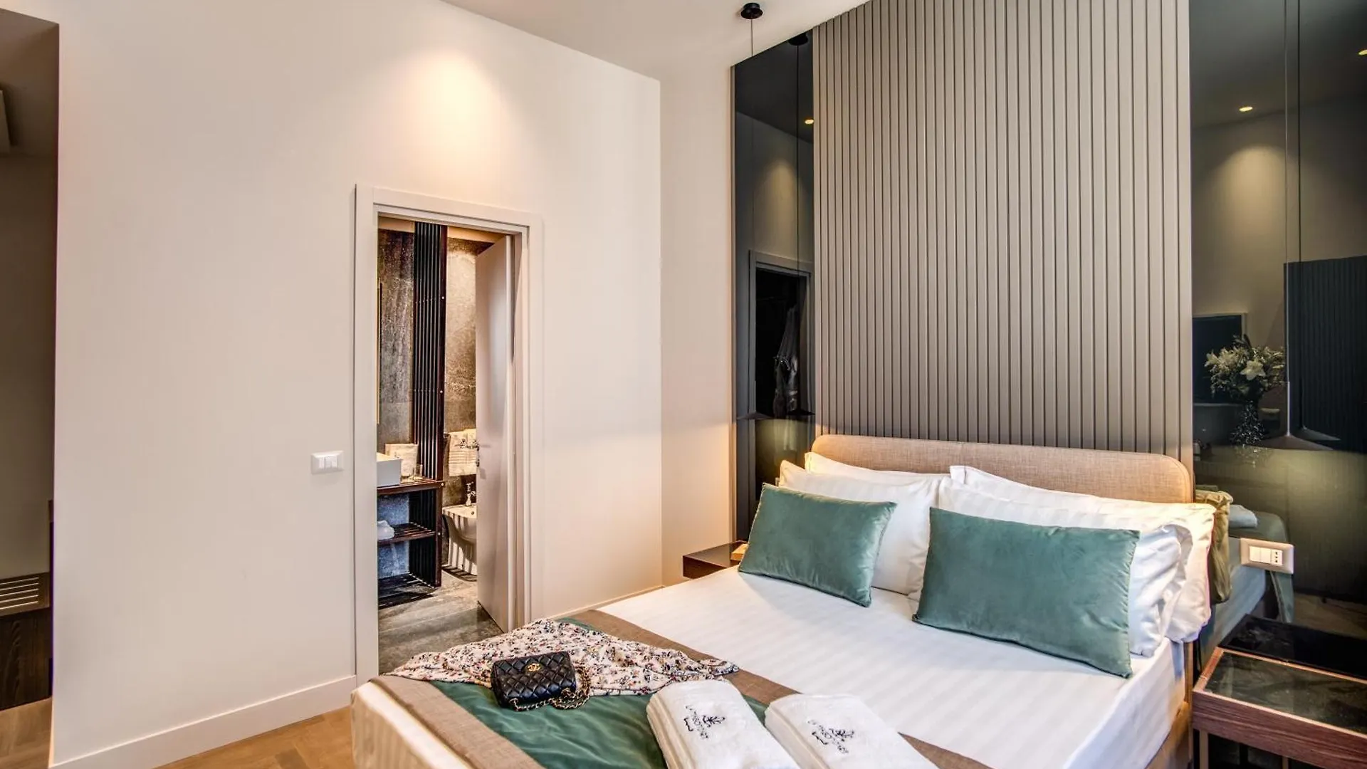 Hotel 77 Seventy-Seven Luxury Suites - Maison D'Art Collection Рим Италия